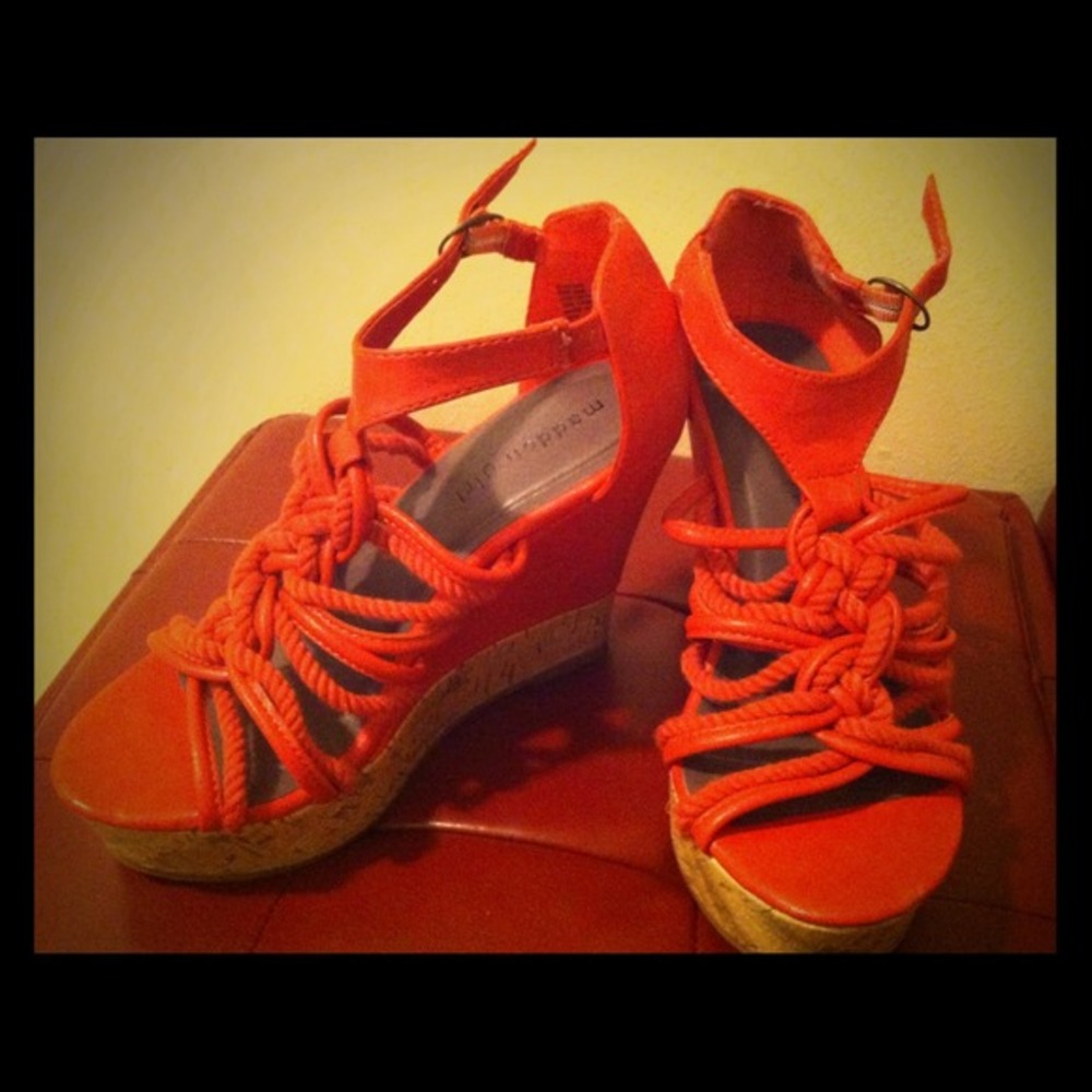 Madden Girl wedge